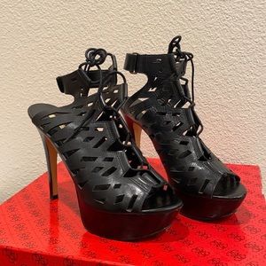 Guess Odell Black Leather Size 8.5